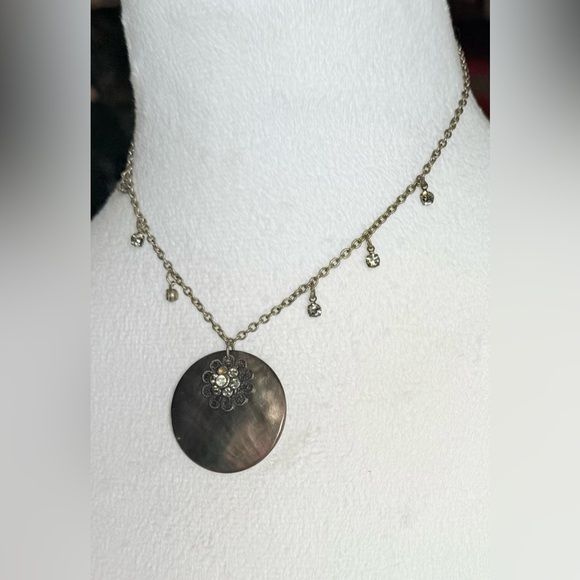 🐚 Cookie Lee Iridescent Genuine Shell and Crystal Pendant Necklace - Picture 5 of 10